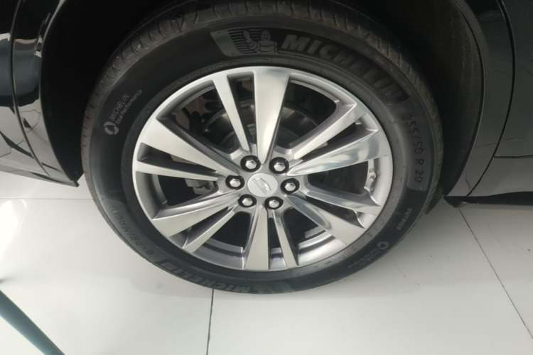 Used Cadillac XT6 2020 28T Six-Seater Four-Wheel-Drive Luxury Version Right Rear Wheel Hub