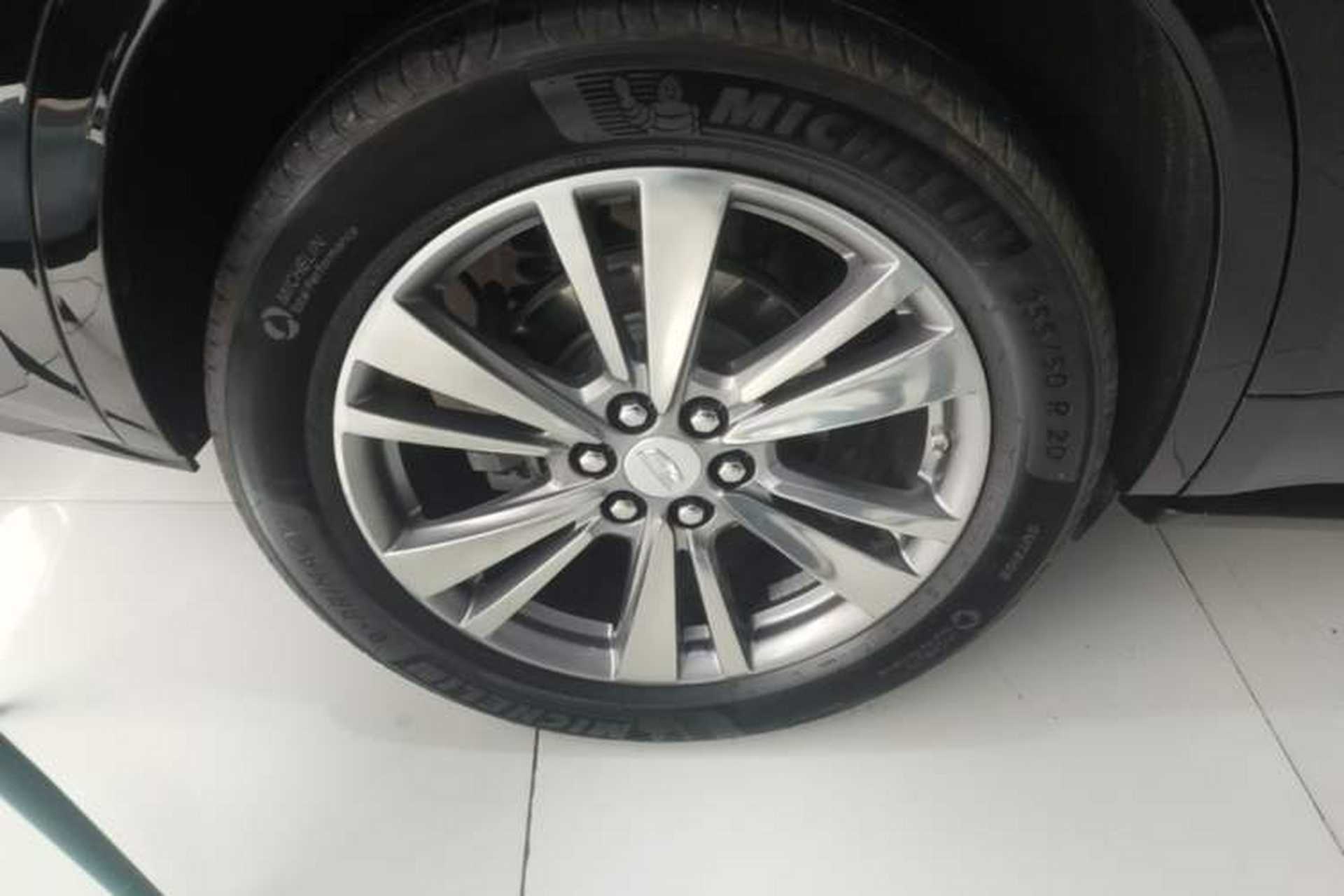 Used Cadillac XT6 2020 28T Six-Seater Four-Wheel-Drive Luxury Version Right Rear Wheel Hub