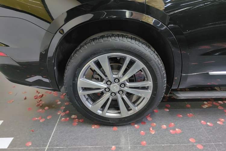 Used Cadillac XT6 2020 28T Six-Seater Four-Wheel-Drive Luxury Version Right Rear Wheel Hub
