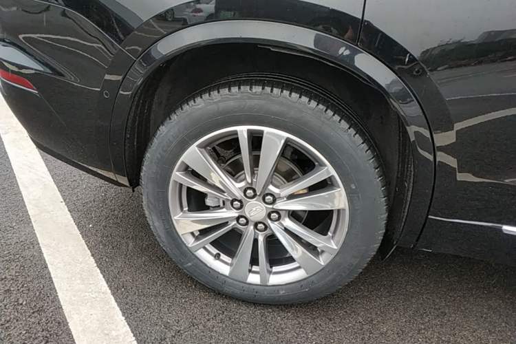 Used Cadillac XT6 2020 28T Six-Seater Four-Wheel-Drive Luxury Version Right Rear Wheel Hub