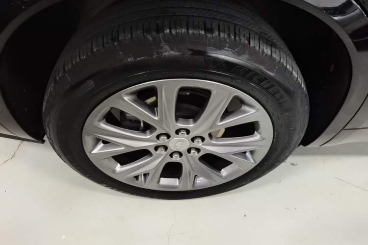 Used Cadillac XT6 2020 28T Six-Seater Luxury Sporty Enjoy-the-Comfort Safety Edition Right Rear Wheel Hub