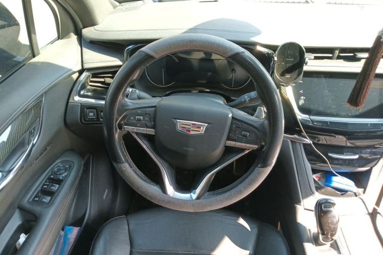 Used Cadillac XT6 2020 28T Six-Seater Luxury Sporty Enjoy-the-Comfort Safety Edition Steering Wheel