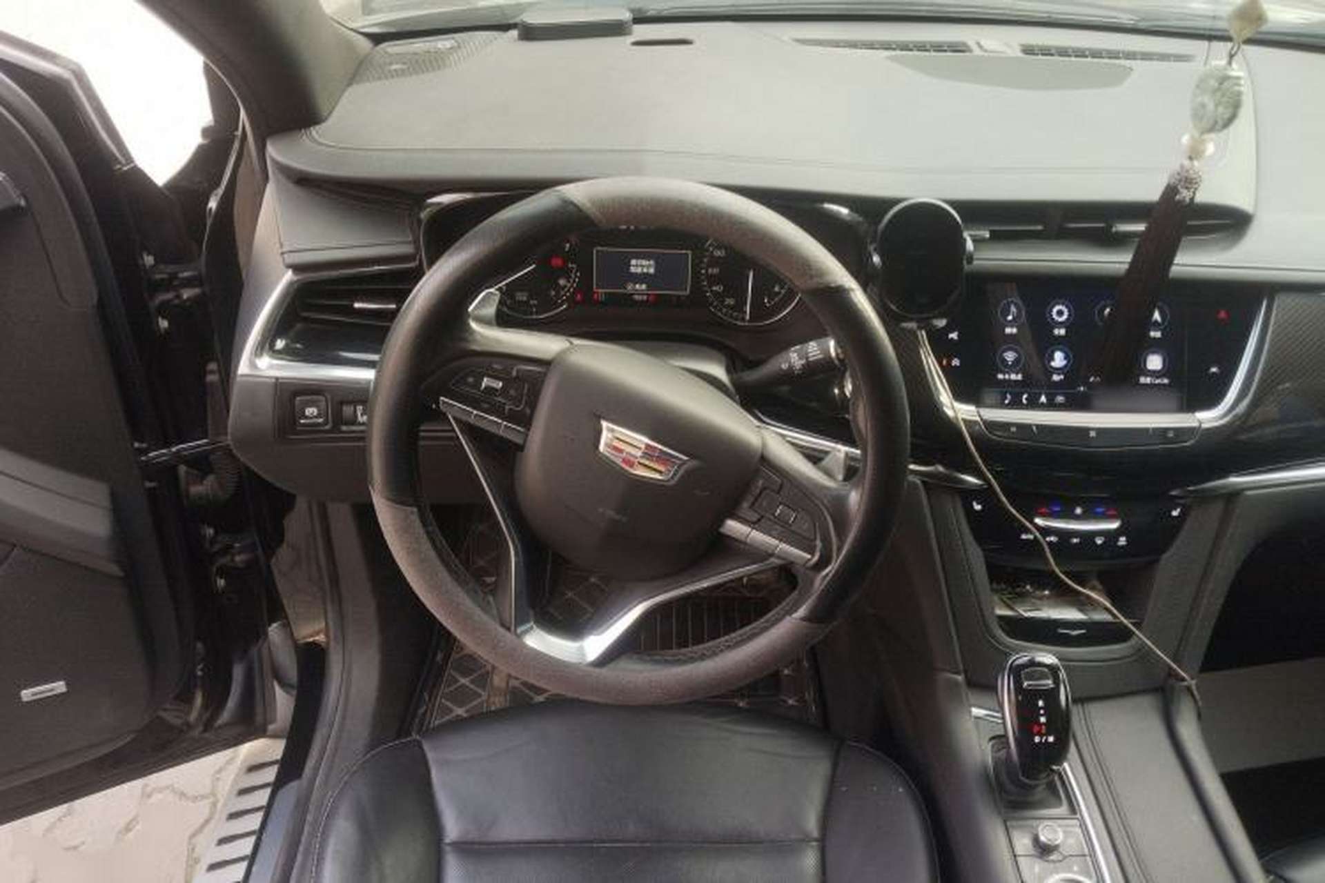 Used Cadillac XT6 2020 28T Six-Seater Luxury Sporty Enjoy-the-Comfort Safety Edition Steering Wheel