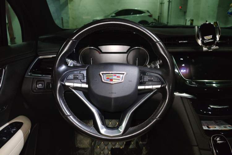 Used Cadillac XT6 2020 28T Six-Seater Luxury Sporty Enjoy-the-Comfort Safety Edition Steering Wheel