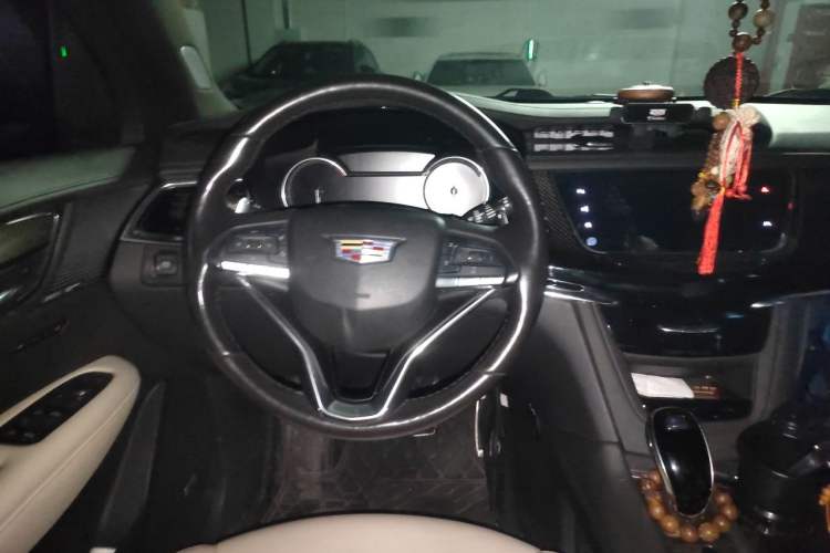 Used Cadillac XT6 2020 Revised Version 28T Six-Seater Four-Wheel Drive Leading Sporty Edition Steering Wheel
