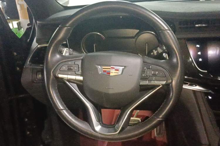 Used Cadillac XT6 2020 28T Six-Seater Luxury Sporty Enjoy-the-Comfort Safety Edition Steering Wheel