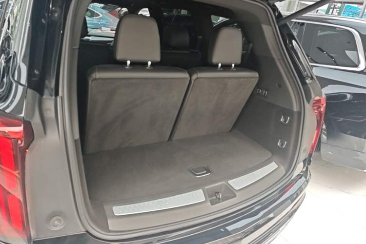 Used Cadillac XT6 2020 28T Six-Seater Four-Wheel-Drive Luxury Version Trunk