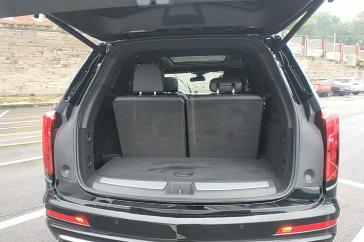 Used Cadillac XT6 2020 28T Six-Seater Four-Wheel-Drive Luxury Version Trunk