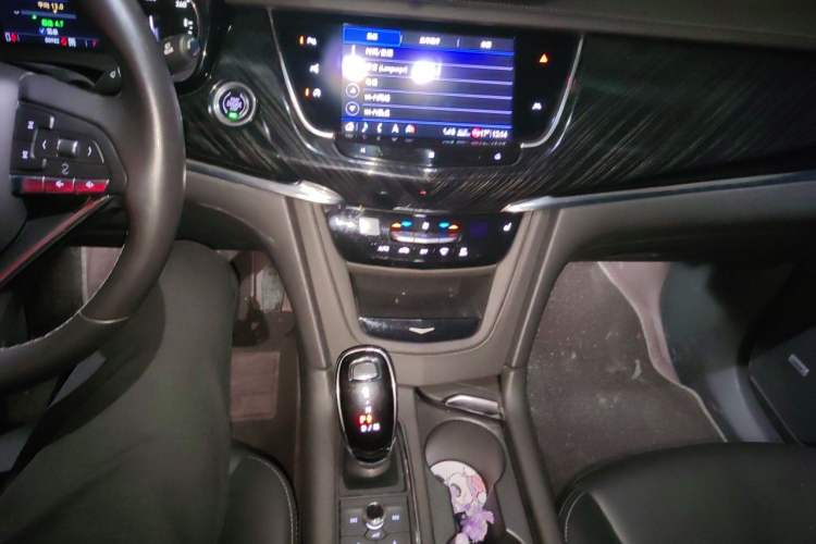 Used Cadillac XT6 2020 28T Six-Seater Four-Wheel-Drive Luxury Version Audio And AC Panel