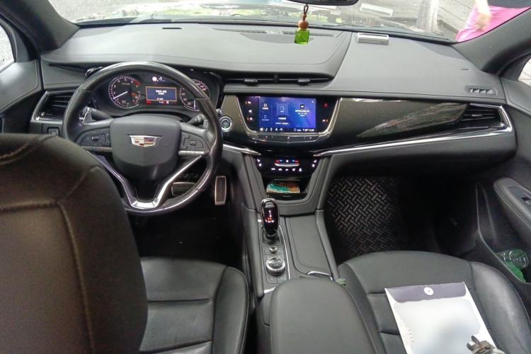 Used Cadillac XT6 2020 28T Six-Seater Four-Wheel-Drive Luxury Version Center Console