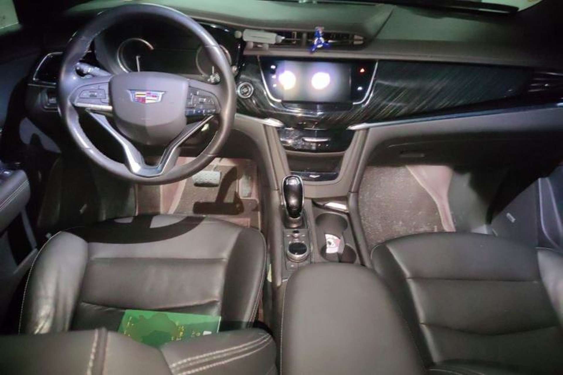 Used Cadillac XT6 2020 28T Six-Seater Four-Wheel-Drive Luxury Version Center Console