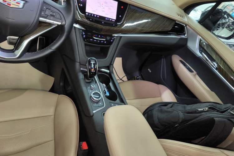 Used Cadillac XT6 2020 Revised Version 28T 6-Seater Four-Wheel Drive Platinum Sport Edition Gear Lever