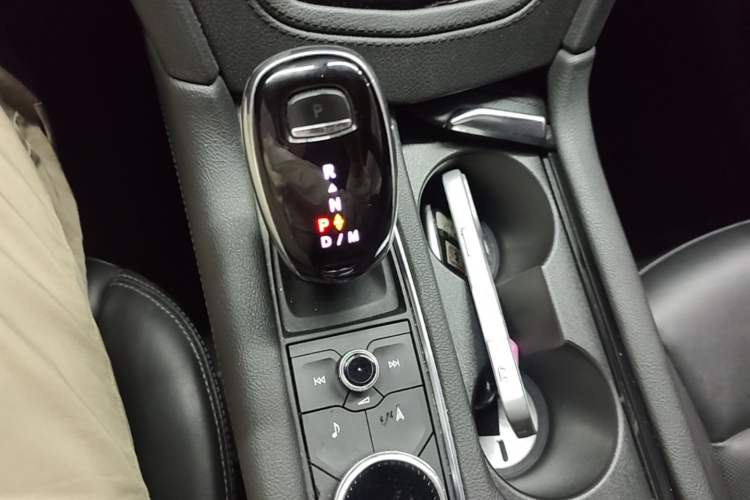 Used Cadillac XT6 2020 28T Six-Seater Four-Wheel-Drive Luxury Sport Vehicle Gear Lever