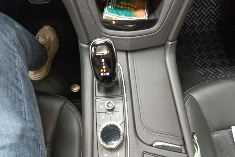 Used Cadillac XT6 2020 28T Six-Seater Four-Wheel-Drive Luxury Version Gear Lever