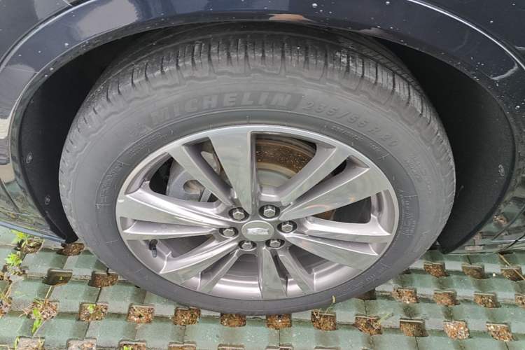 Used Cadillac XT6 2020 28T Seven-Seater Four-Wheel-Drive Leading Version Left Front Wheel Hub