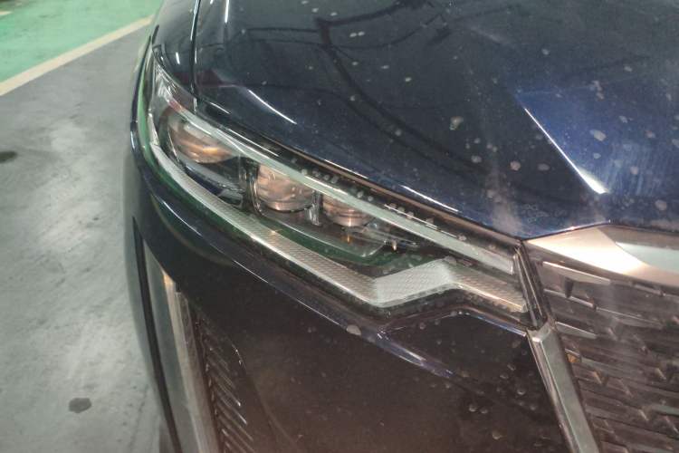 Used Cadillac XT6 2020 28T Seven-Seater Four-Wheel-Drive Luxury Version Right Front Headlight