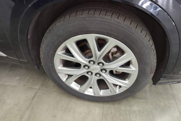 Used Cadillac XT6 2020 28T Six-Seater Four-Wheel-Drive Luxury Sport Vehicle Right Front Wheel Hub