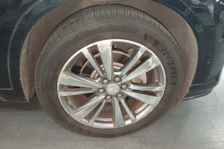 Used Cadillac XT6 2020 28T Seven-Seater Four-Wheel-Drive Luxury Version Right Front Wheel Hub