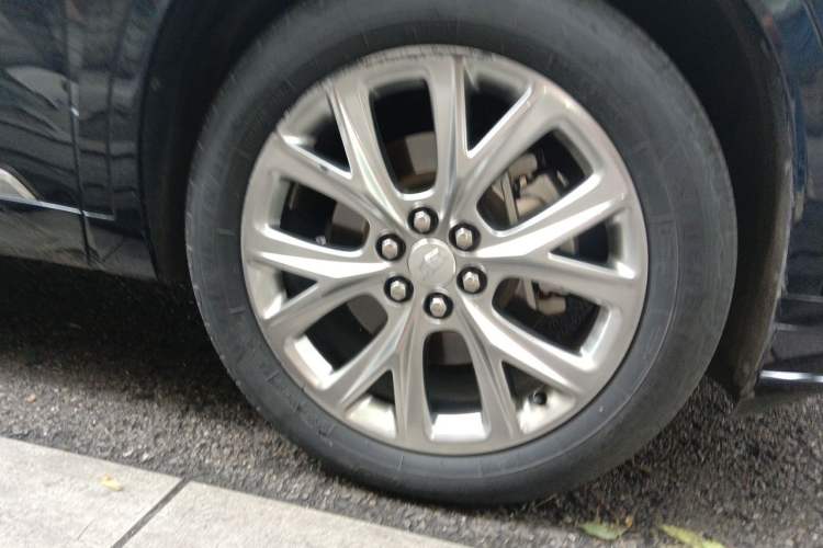 Used Cadillac XT6 2020 28T Six-Seater Four-Wheel-Drive Luxury Version Right Front Wheel Hub