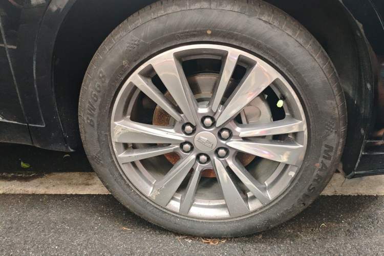 Used Cadillac XT6 2020 28T Seven-Seater Four-Wheel-Drive Luxury Version Right Front Wheel Hub