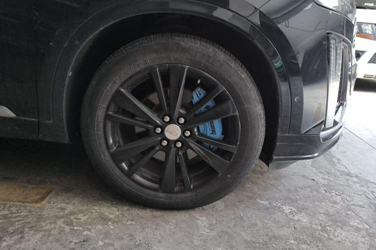 Used Cadillac XT6 2020 28T Six-Seater Luxury Version Right Front Wheel Hub
