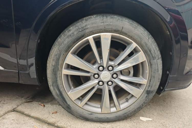 Used Cadillac XT6 2020 28T Six-Seater Four-Wheel-Drive Luxury Version Right Front Wheel Hub