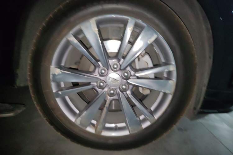 Used Cadillac XT6 2020 28T Six-Seater Four-Wheel-Drive Luxury Version Right Front Wheel Hub