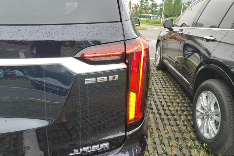 Used Cadillac XT6 2020 28T Seven-Seater Four-Wheel-Drive Leading Version Right Rear Taillight