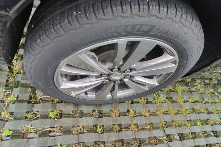 Used Cadillac XT6 2020 28T Seven-Seater Four-Wheel-Drive Leading Version Right Rear Wheel Hub