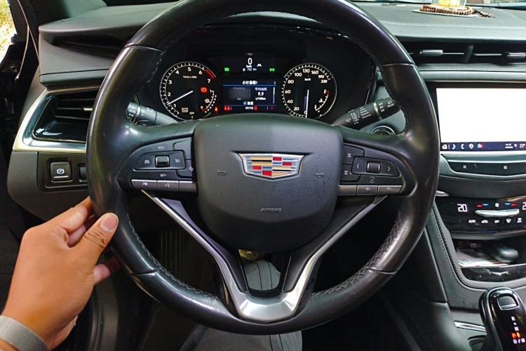 Used Cadillac XT6 2020 28T Six-Seater Fashion Edition Steering Wheel
