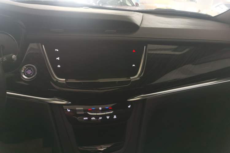 Used Cadillac XT6 2020 28T Six-Seater Four-Wheel-Drive Luxury Version Audio And AC Panel
