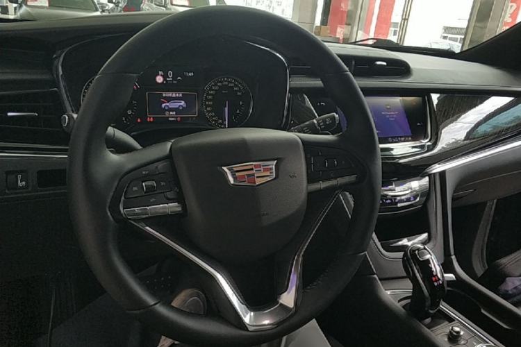 Used Cadillac XT6 2020 28T Six-Seater Luxury Version Center Console