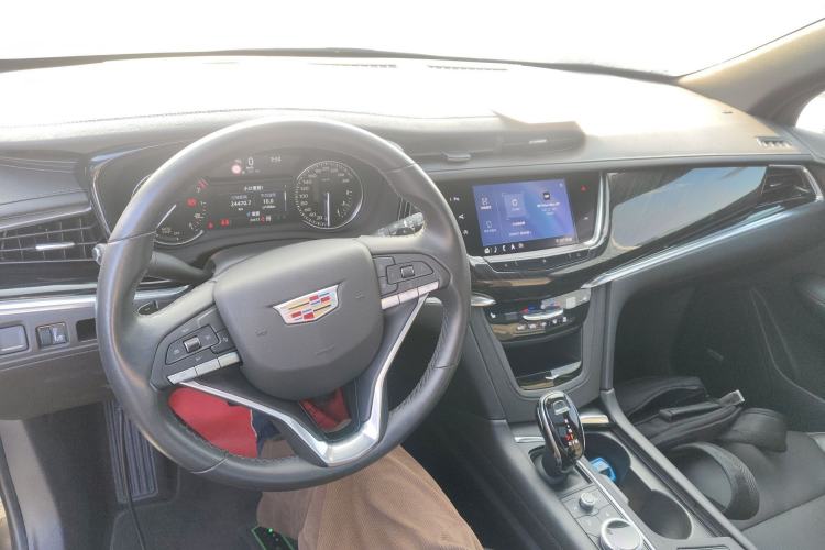 Used Cadillac XT6 2020 28T Six-Seater Four-Wheel-Drive Luxury Version Center Console