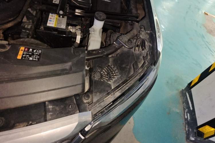 Used Cadillac XT6 2020 28T Six-Seater Four-Wheel-Drive Platinum Sport Edition Engine Bay Left