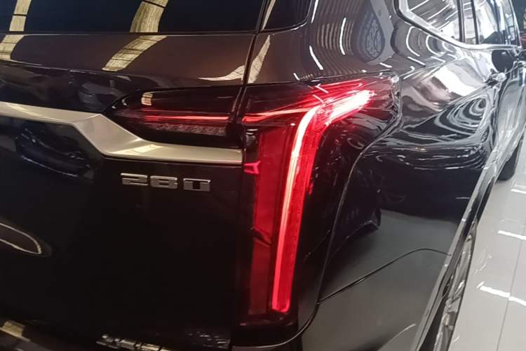Used Cadillac XT6 2020 28T Six-Seater Four-Wheel-Drive Luxury Version Exterior 3