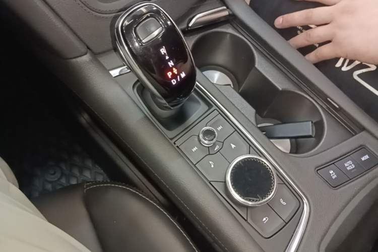 Used Cadillac XT6 2020 28T Six-Seater Four-Wheel-Drive Luxury Version Gear Lever