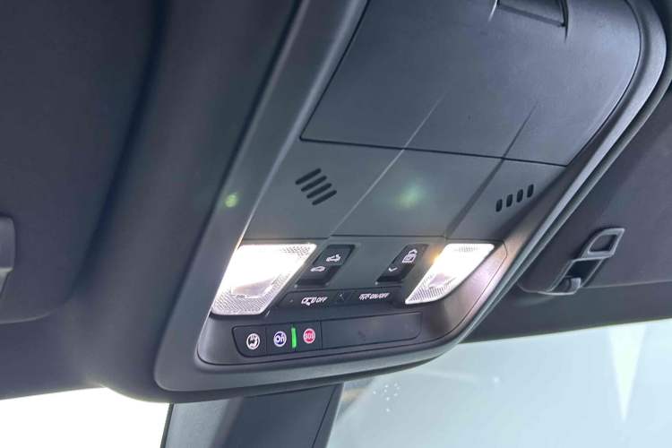 Used Cadillac XT6 2020 28T Six-Seater Four-Wheel-Drive Luxury Version Headliner