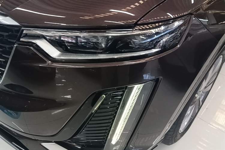 Used Cadillac XT6 2020 28T Six-Seater Four-Wheel-Drive Luxury Version Left Front Headlight