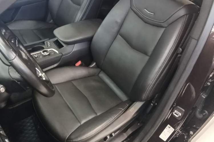 Used Cadillac XT6 2020 28T Six-Seater Four-Wheel-Drive Luxury Version Left Front Seat