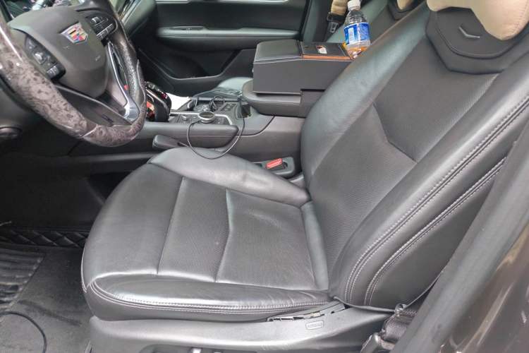 Used Cadillac XT6 2020 28T Six-Seater Four-Wheel-Drive Luxury Version with Premium Sound System Left Front Seat