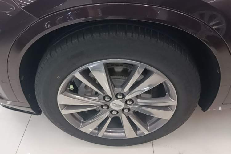 Used Cadillac XT6 2020 28T Six-Seater Four-Wheel-Drive Luxury Version Left Front Wheel Hub