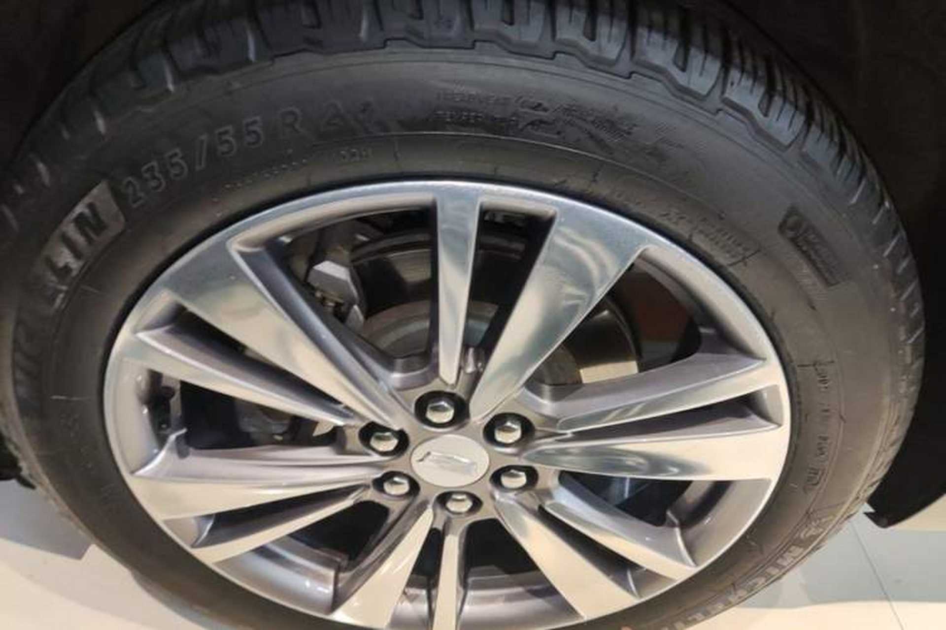 Used Cadillac XT6 2020 28T Six-Seater Four-Wheel-Drive Luxury Version Left Front Wheel Hub