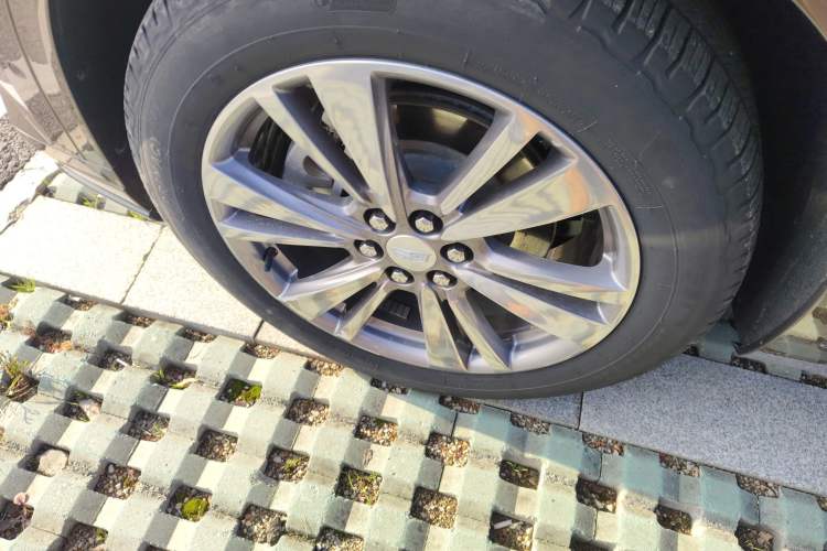 Used Cadillac XT6 2020 28T Six-Seater Four-Wheel-Drive Luxury Version Left Front Wheel Hub