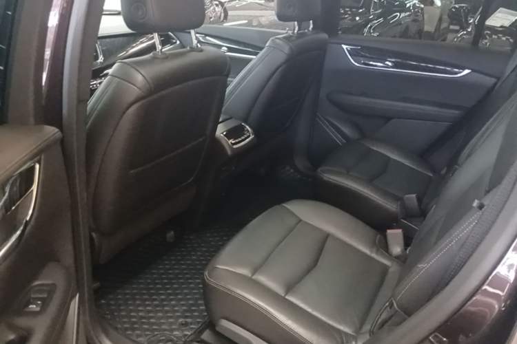 Used Cadillac XT6 2020 28T Six-Seater Four-Wheel-Drive Luxury Version Left Rear Seat
