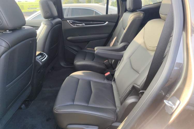 Used Cadillac XT6 2020 28T Six-Seater Four-Wheel-Drive Luxury Version Left Rear Seat