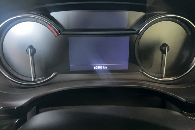 Used Cadillac XT6 2020 28T Six-Seater Four-Wheel-Drive Leading Sport Model Odometer Close Up
