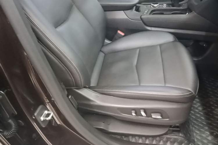 Used Cadillac XT6 2020 28T Six-Seater Four-Wheel-Drive Luxury Version Right Front Seat
