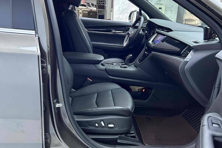 Used Cadillac XT6 2020 28T Six-Seater Four-Wheel-Drive Luxury Version Right Front Seat