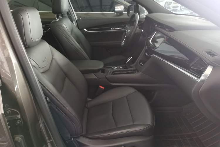 Used Cadillac XT6 2020 28T Six-Seater Four-Wheel-Drive Luxury Version Right Front Seat
