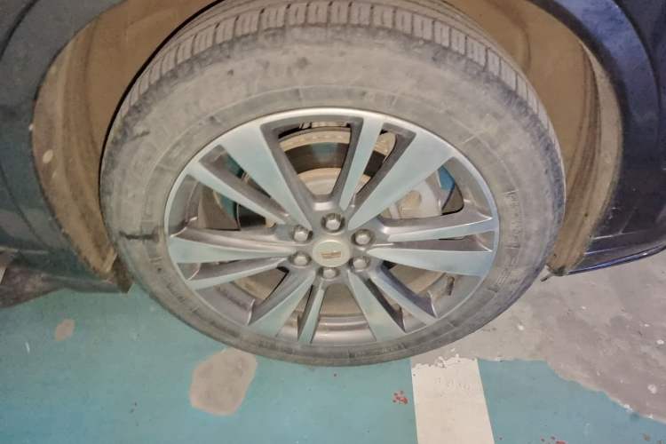 Used Cadillac XT6 2020 28T Six-Seater Four-Wheel-Drive Platinum Sport Edition Right Front Wheel Hub